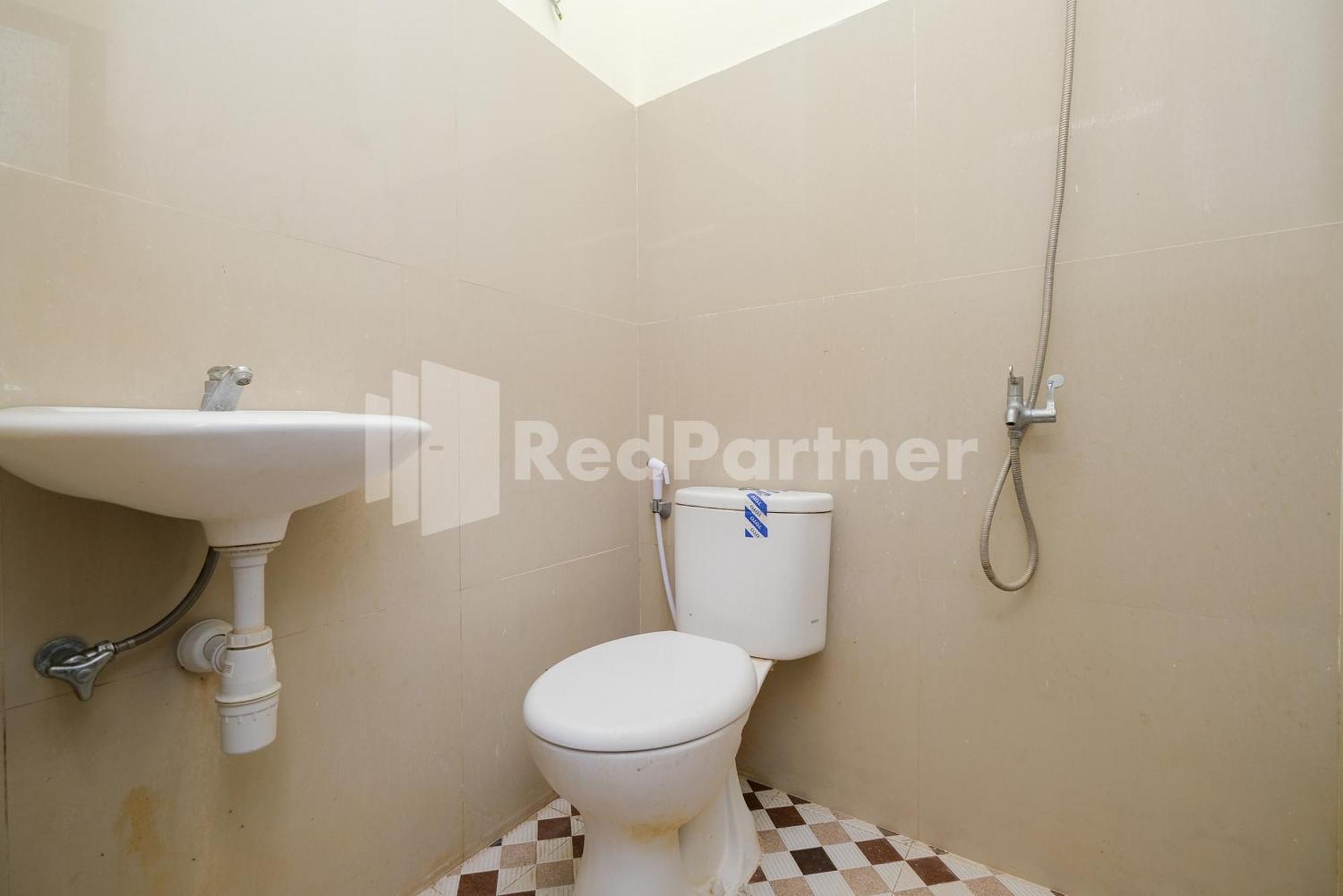 Grand Kencana Guesthouse Syariah Near Wisata Bahari Lamongan Paciran エクステリア 写真