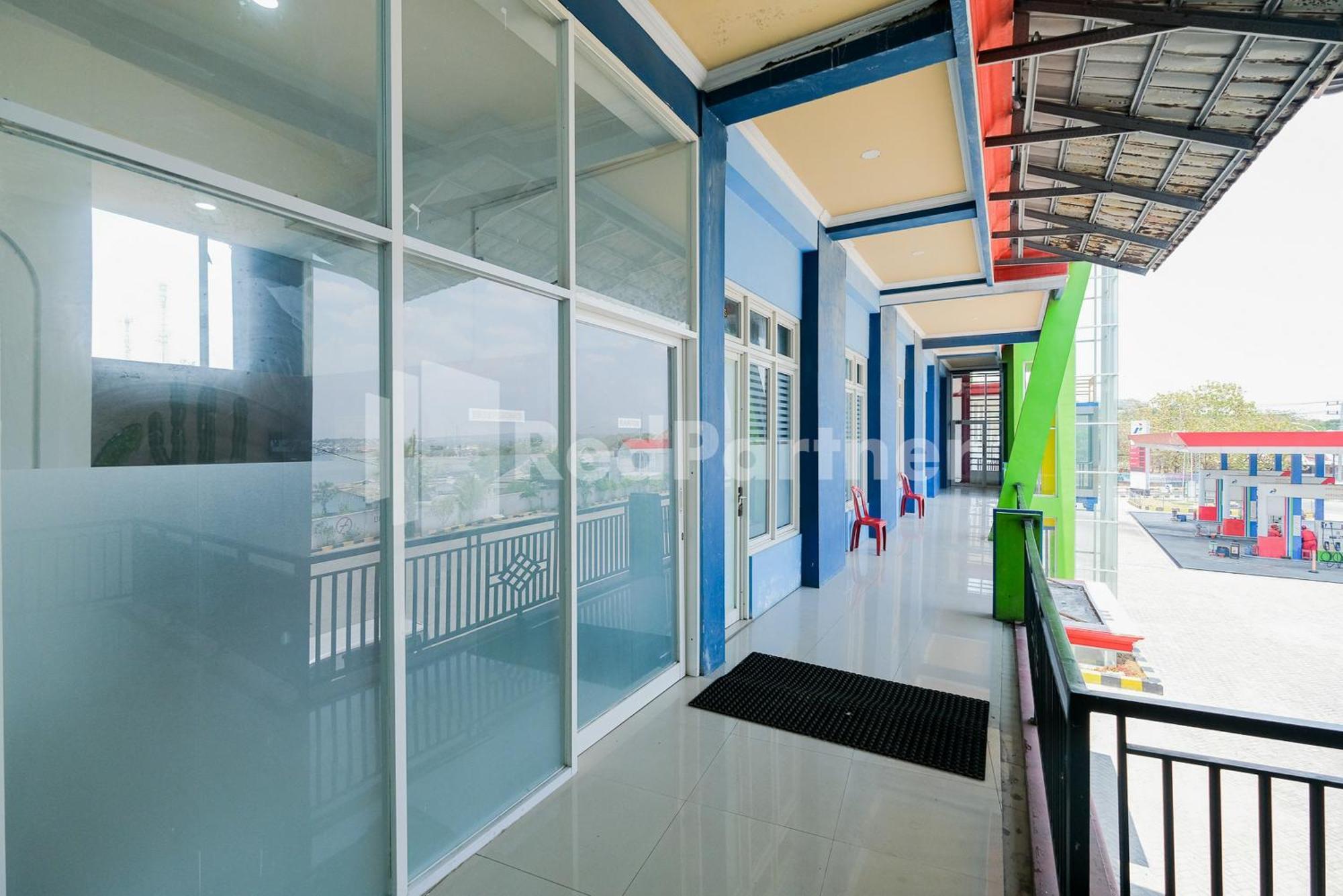Grand Kencana Guesthouse Syariah Near Wisata Bahari Lamongan Paciran エクステリア 写真