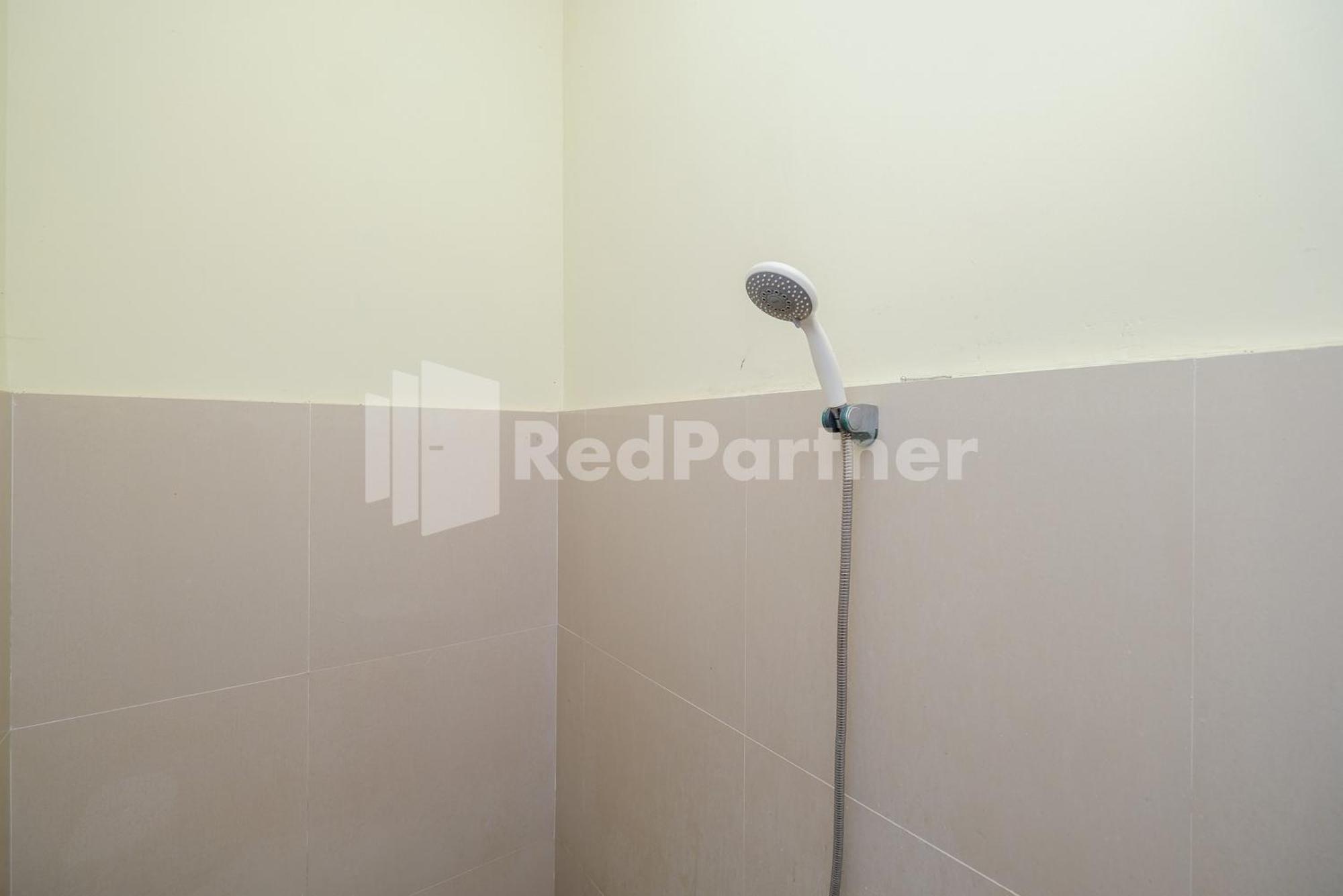 Grand Kencana Guesthouse Syariah Near Wisata Bahari Lamongan Paciran エクステリア 写真