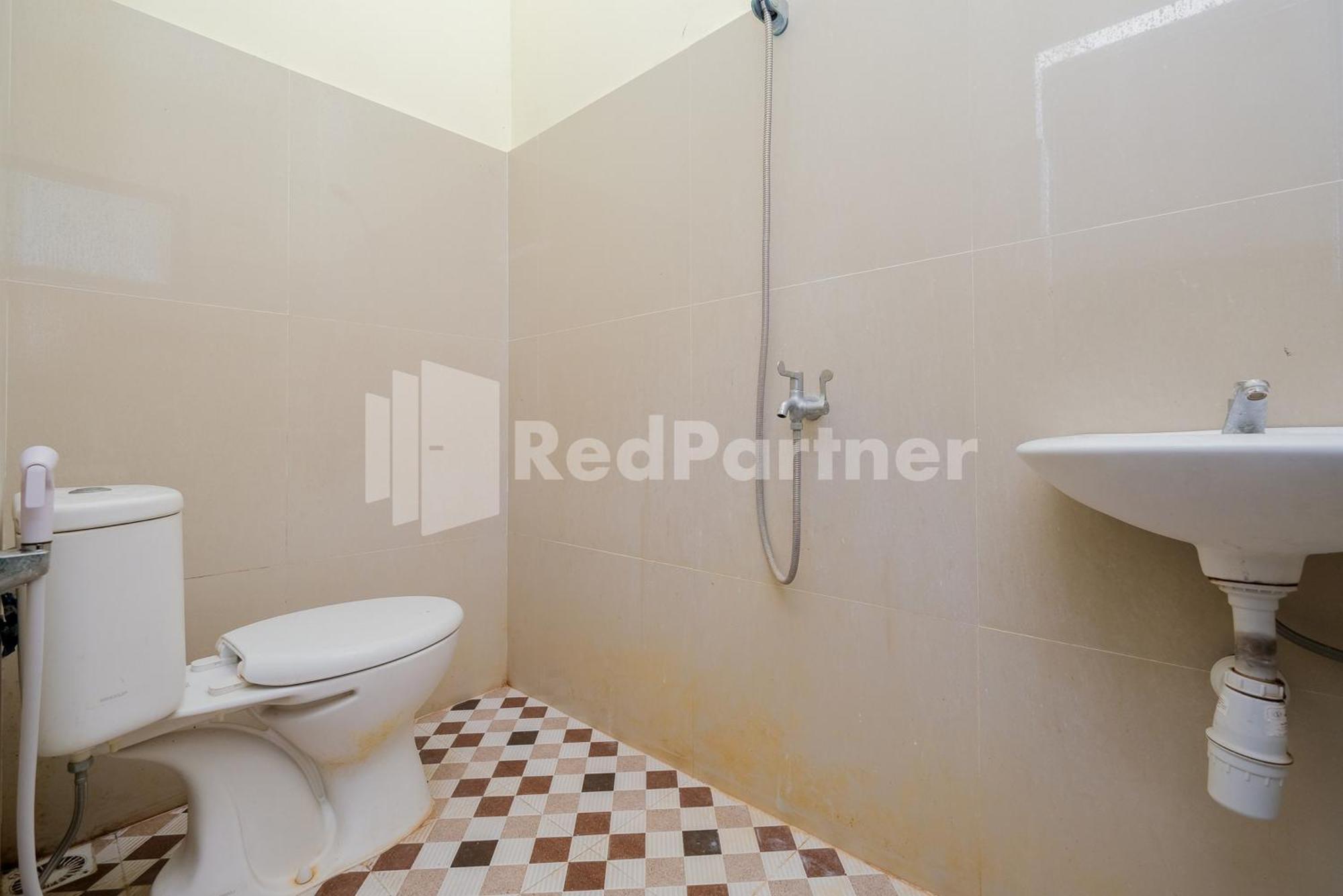 Grand Kencana Guesthouse Syariah Near Wisata Bahari Lamongan Paciran エクステリア 写真