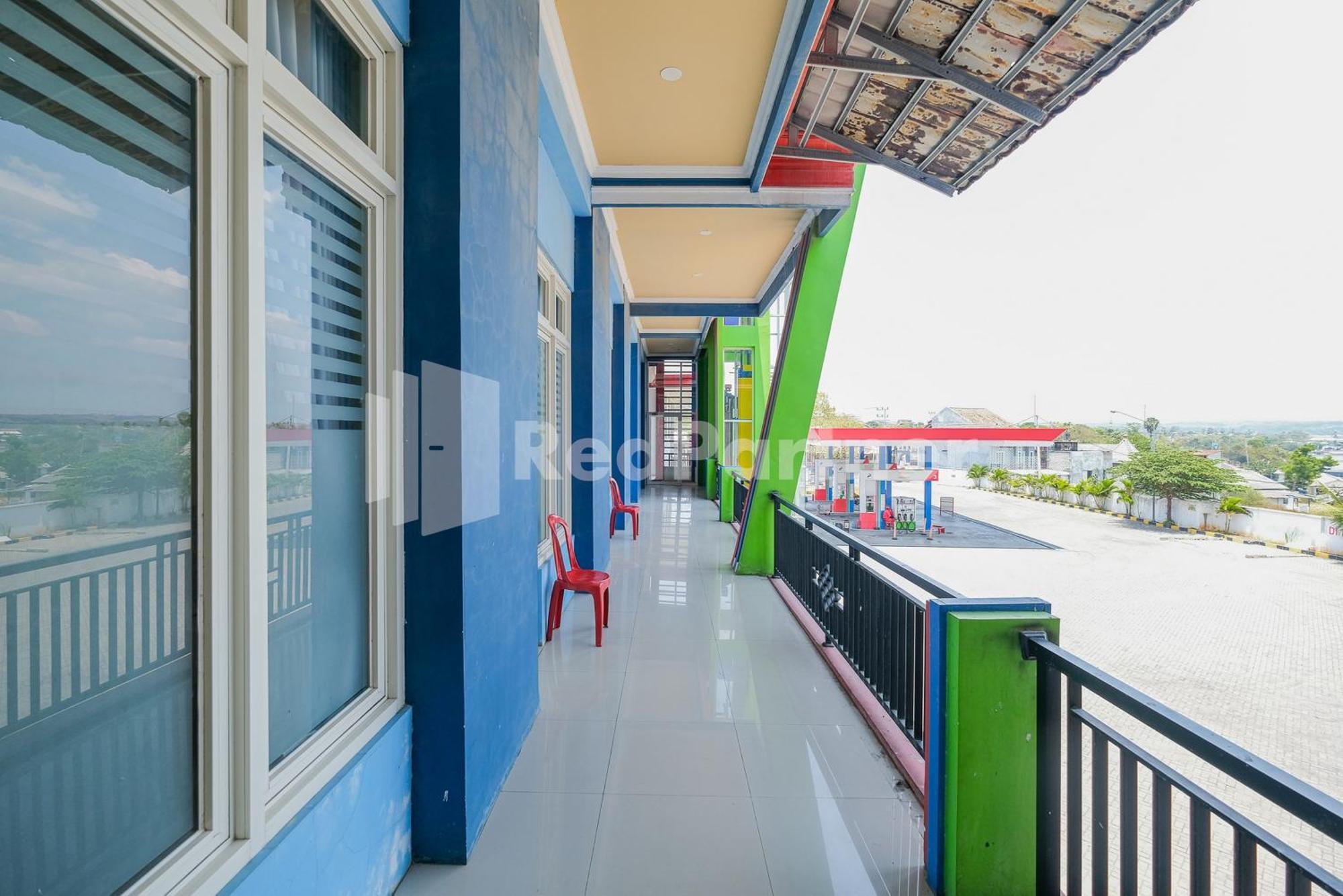 Grand Kencana Guesthouse Syariah Near Wisata Bahari Lamongan Paciran エクステリア 写真