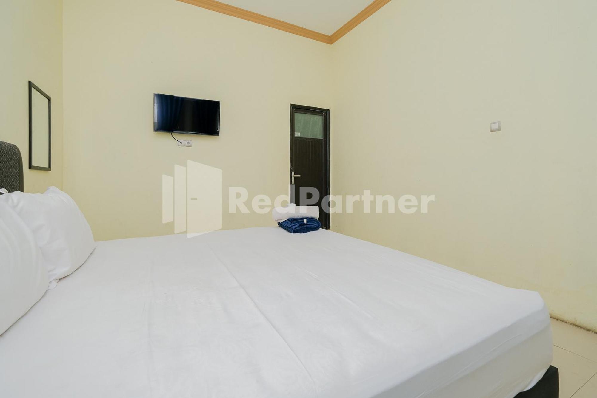 Grand Kencana Guesthouse Syariah Near Wisata Bahari Lamongan Paciran エクステリア 写真